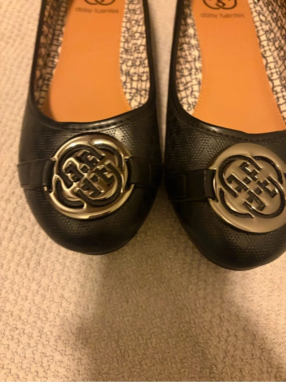 Daisy Fuentes classic black